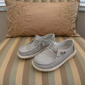 Hey dude- women’s size 6